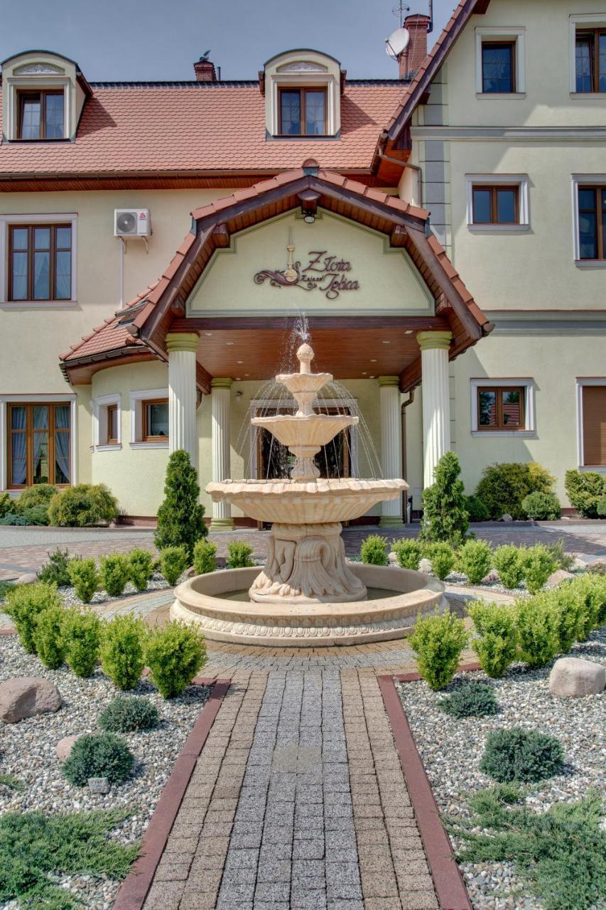 Zajazd Zlota Iglica Pogrzebien Exterior photo